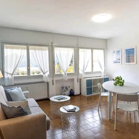 Maji - View Near Ferry & Train With Parking Varenna